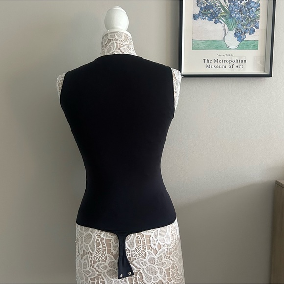 NWOT - SKIMS Essential Crew Neck Sleeveless Bodysuit in Black/Onyx - Picture 4 of 8